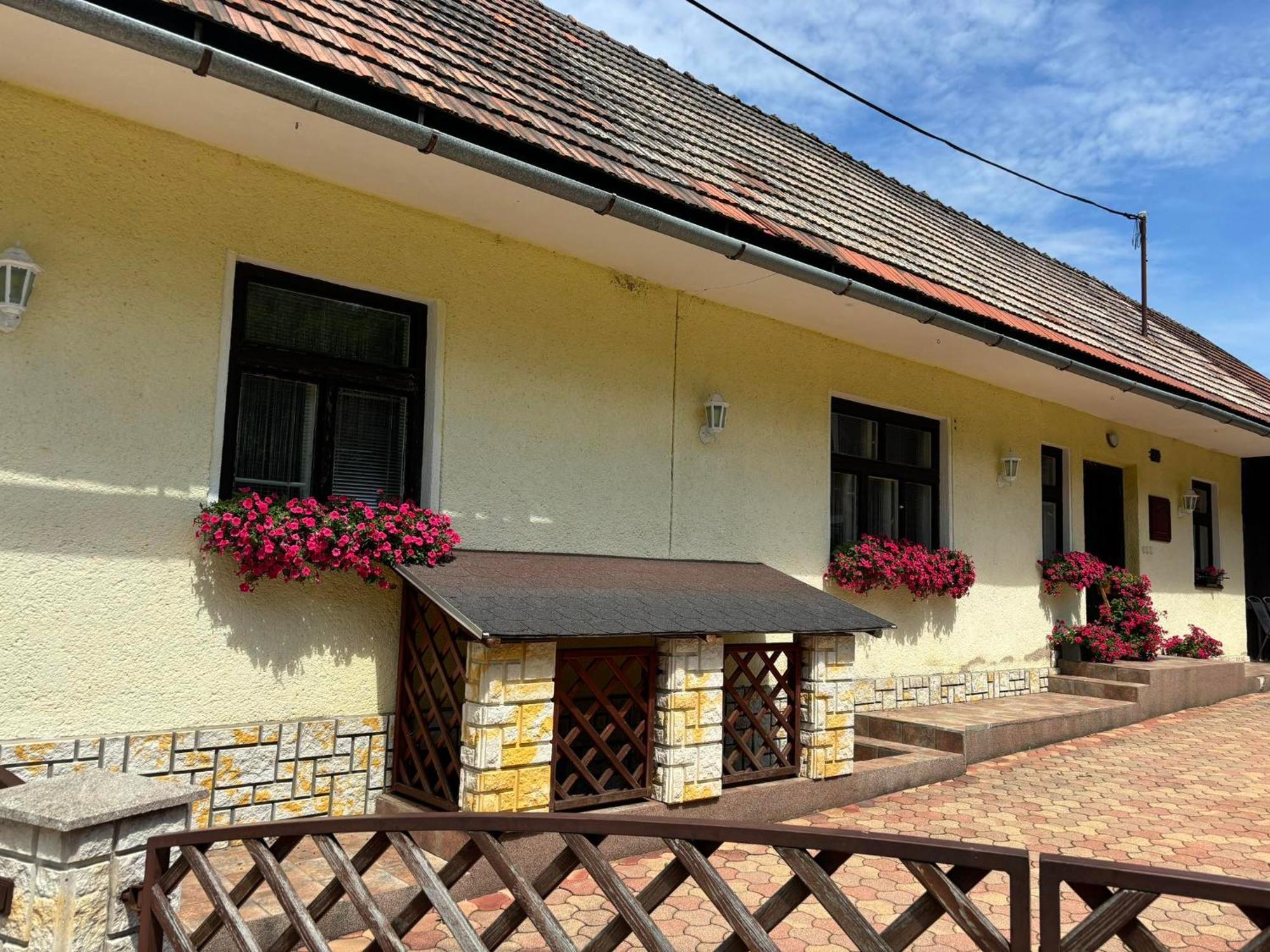 Pobytovy Domcek Studnicna Casa vacanze Komjatná